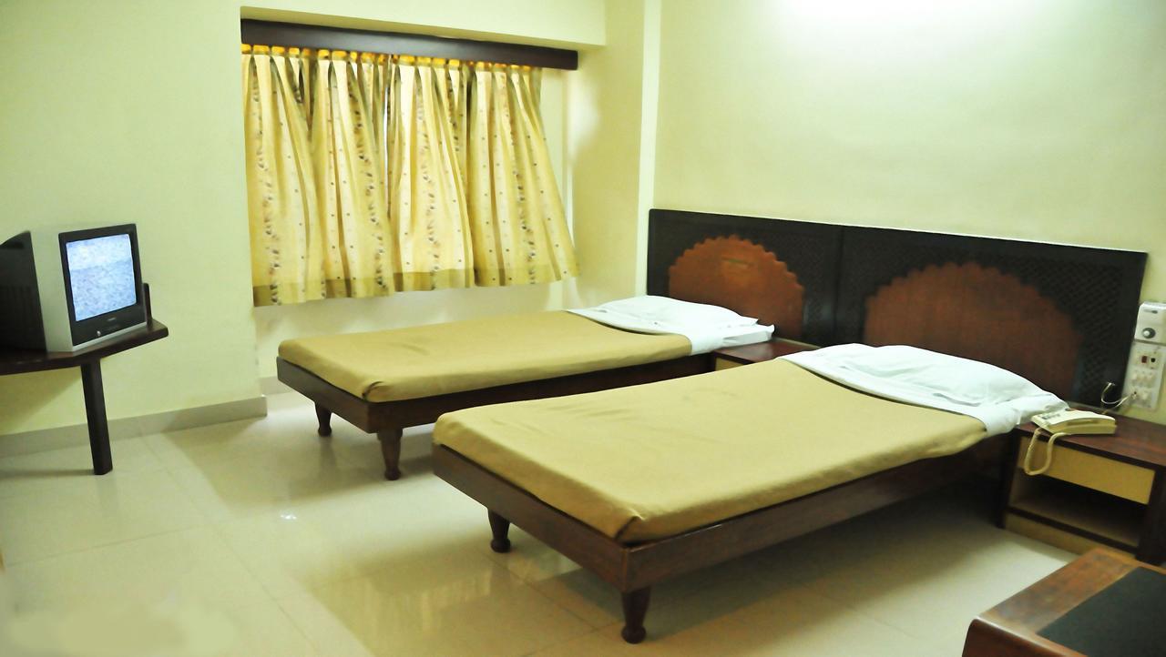 Balajee Palace Hotel Haiderabad Buitenkant foto